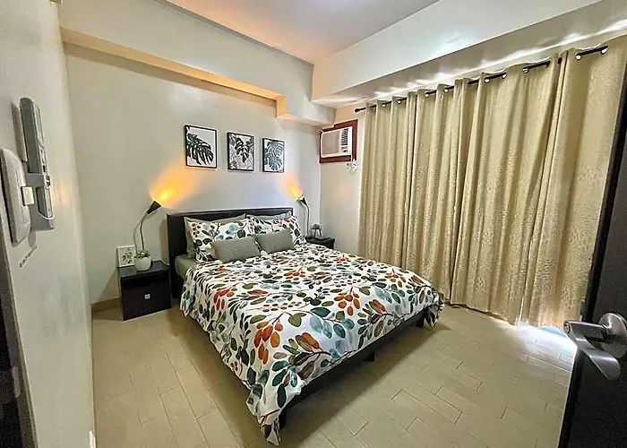 One Br Apt. Manhattan Plaza Araneta Center Cubao Hotel 3*