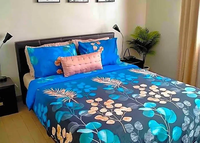 One Br Apt. Manhattan Plaza Araneta Center Cubao Hotel 3*