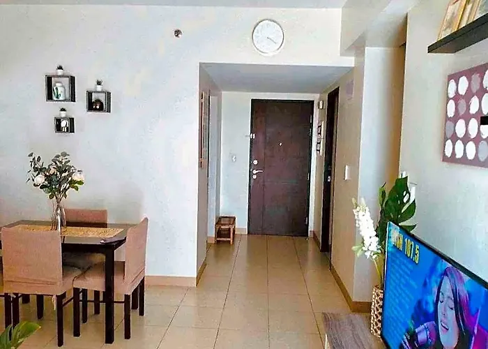 One Br Apt. Manhattan Plaza Araneta Center Cubao Hotel 3*